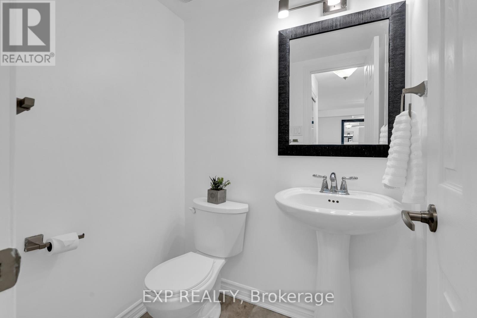 709 Maloja Way, Ottawa, Ontario  K2S 0N6 - Photo 3 - X12475465