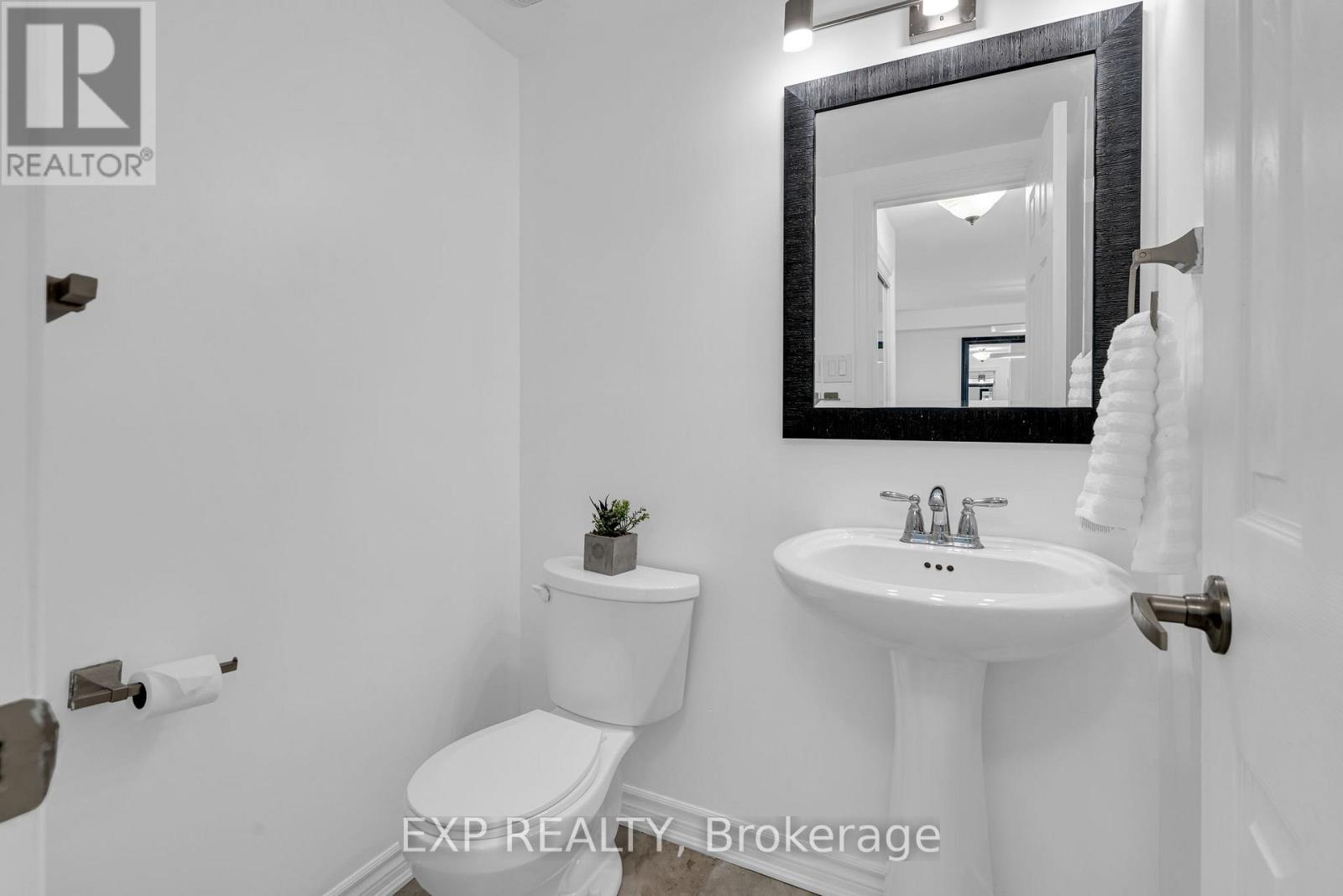 709 Maloja Way, Ottawa, Ontario  K2S 0N6 - Photo 4 - X12475465