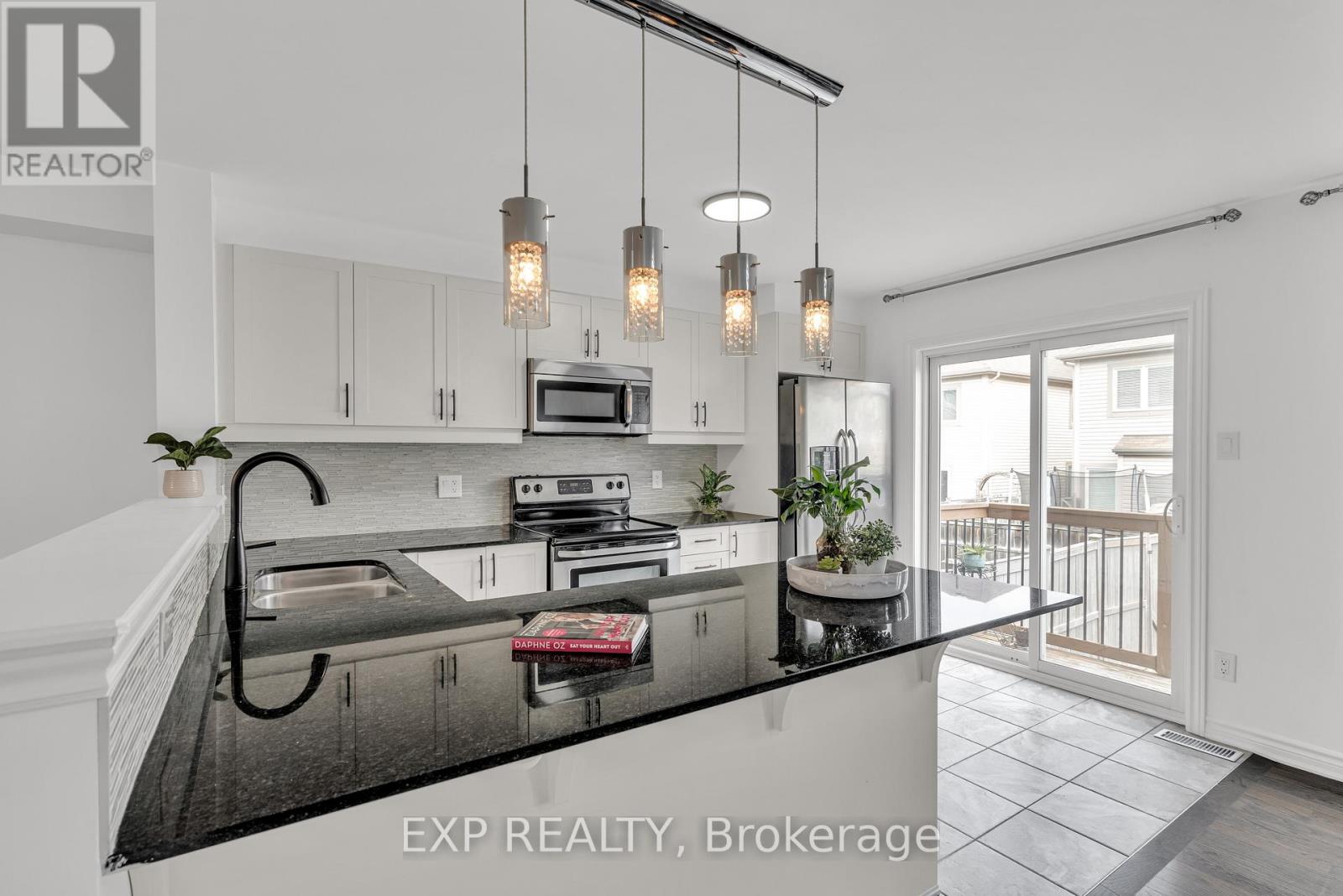 709 Maloja Way, Ottawa, Ontario  K2S 0N6 - Photo 9 - X12475465