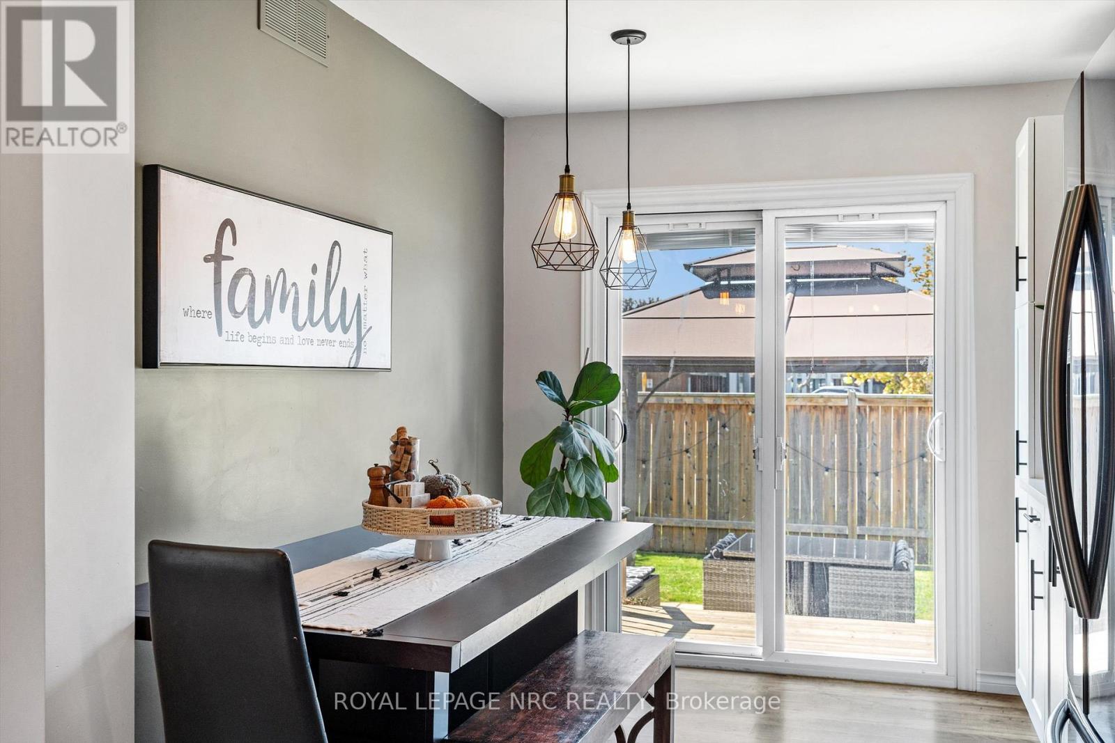 264 Lakeshore Road, St. Catharines, Ontario  L2M 7R3 - Photo 15 - X12475499