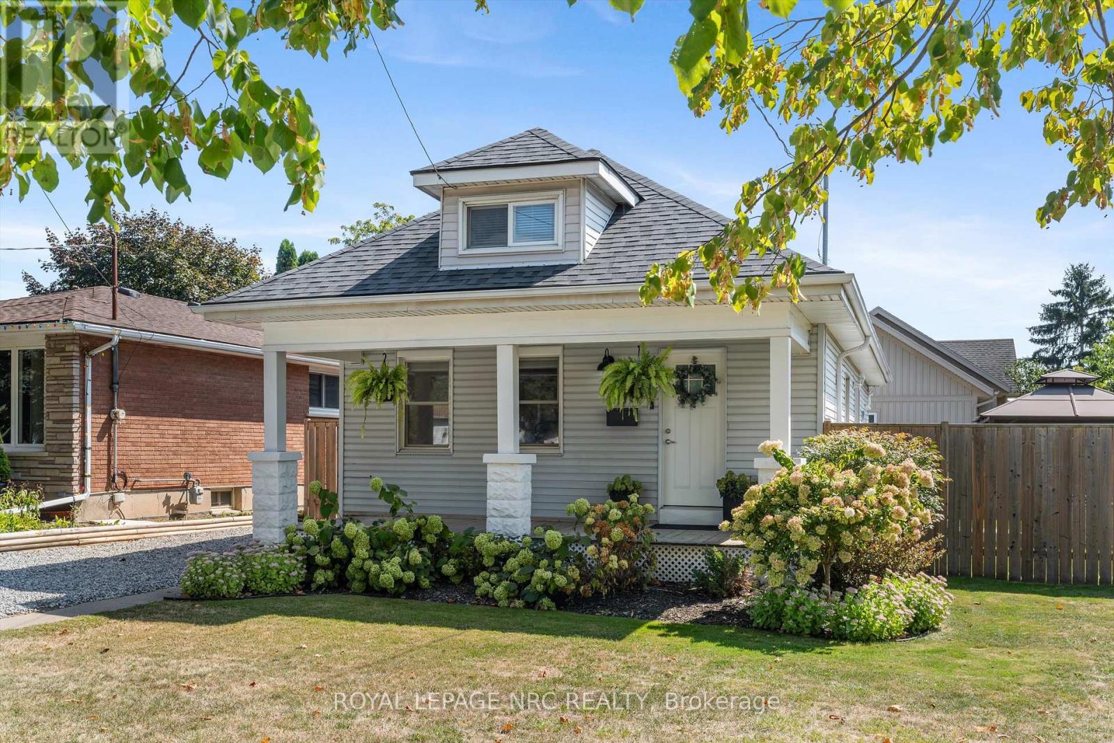264 Lakeshore Road, St. Catharines, Ontario  L2M 7R3 - Photo 2 - X12475499