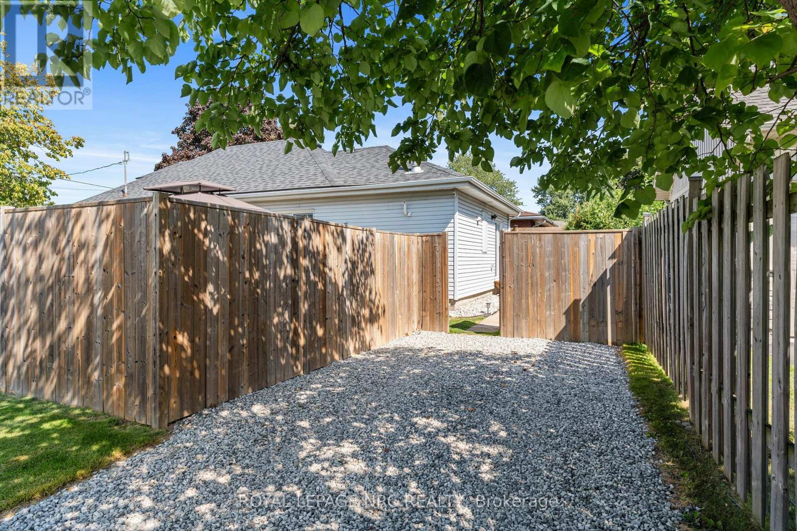 264 Lakeshore Road, St. Catharines, Ontario  L2M 7R3 - Photo 31 - X12475499