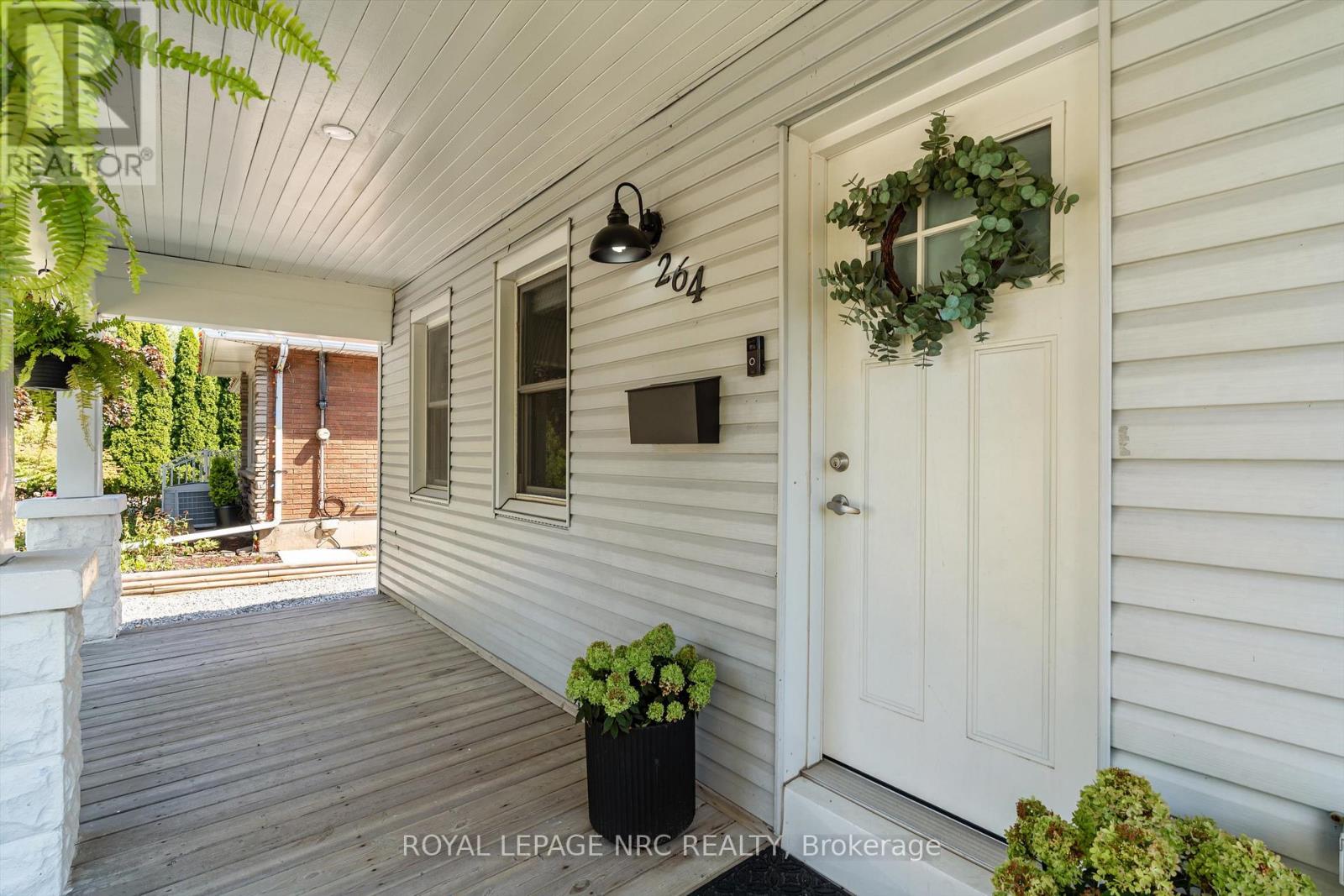 264 Lakeshore Road, St. Catharines, Ontario  L2M 7R3 - Photo 4 - X12475499