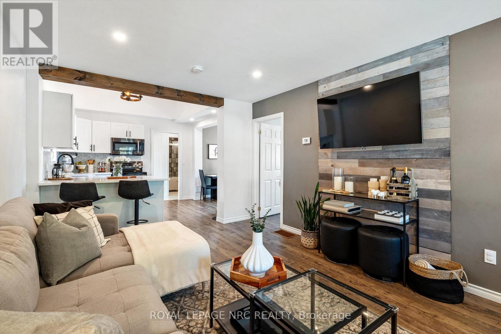 264 Lakeshore Road, St. Catharines, Ontario  L2M 7R3 - Photo 6 - X12475499