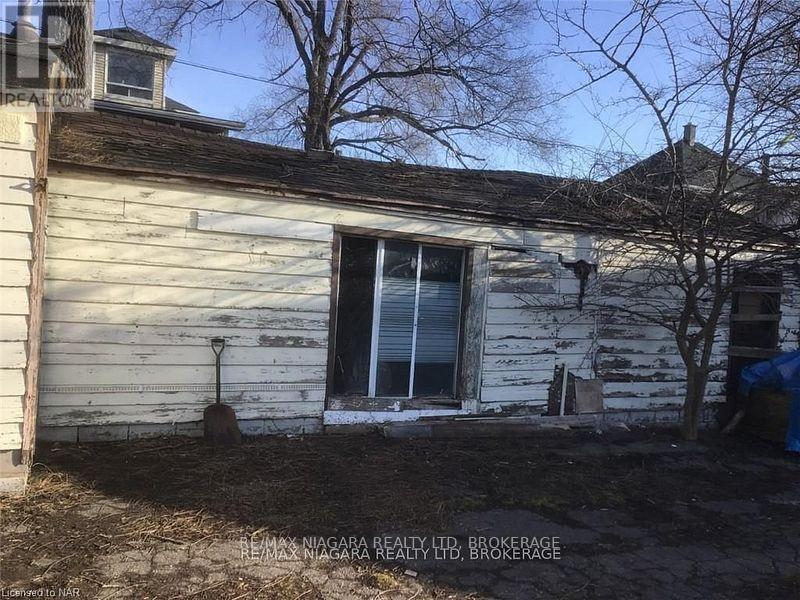 4541 Crysler Avenue, Niagara Falls, Ontario  L2E 3V5 - Photo 8 - X12475502