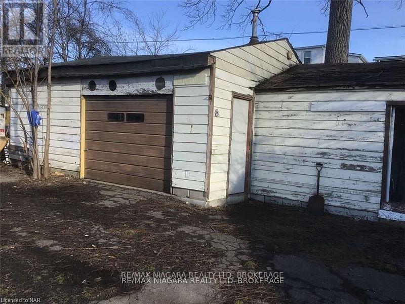 4541 Crysler Avenue, Niagara Falls, Ontario  L2E 3V5 - Photo 9 - X12475502