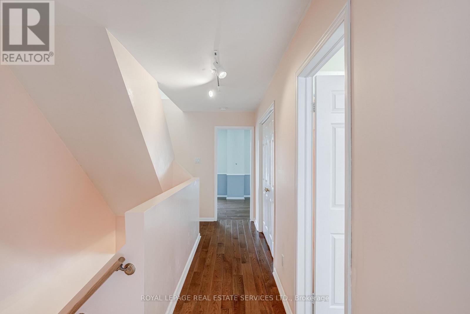 64 Arnold Avenue, Toronto, Ontario  M5A 3B2 - Photo 14 - C12474839