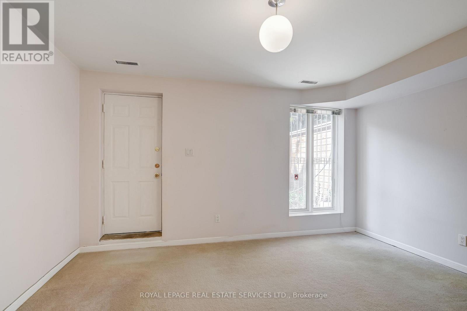 64 Arnold Avenue, Toronto, Ontario  M5A 3B2 - Photo 32 - C12474839