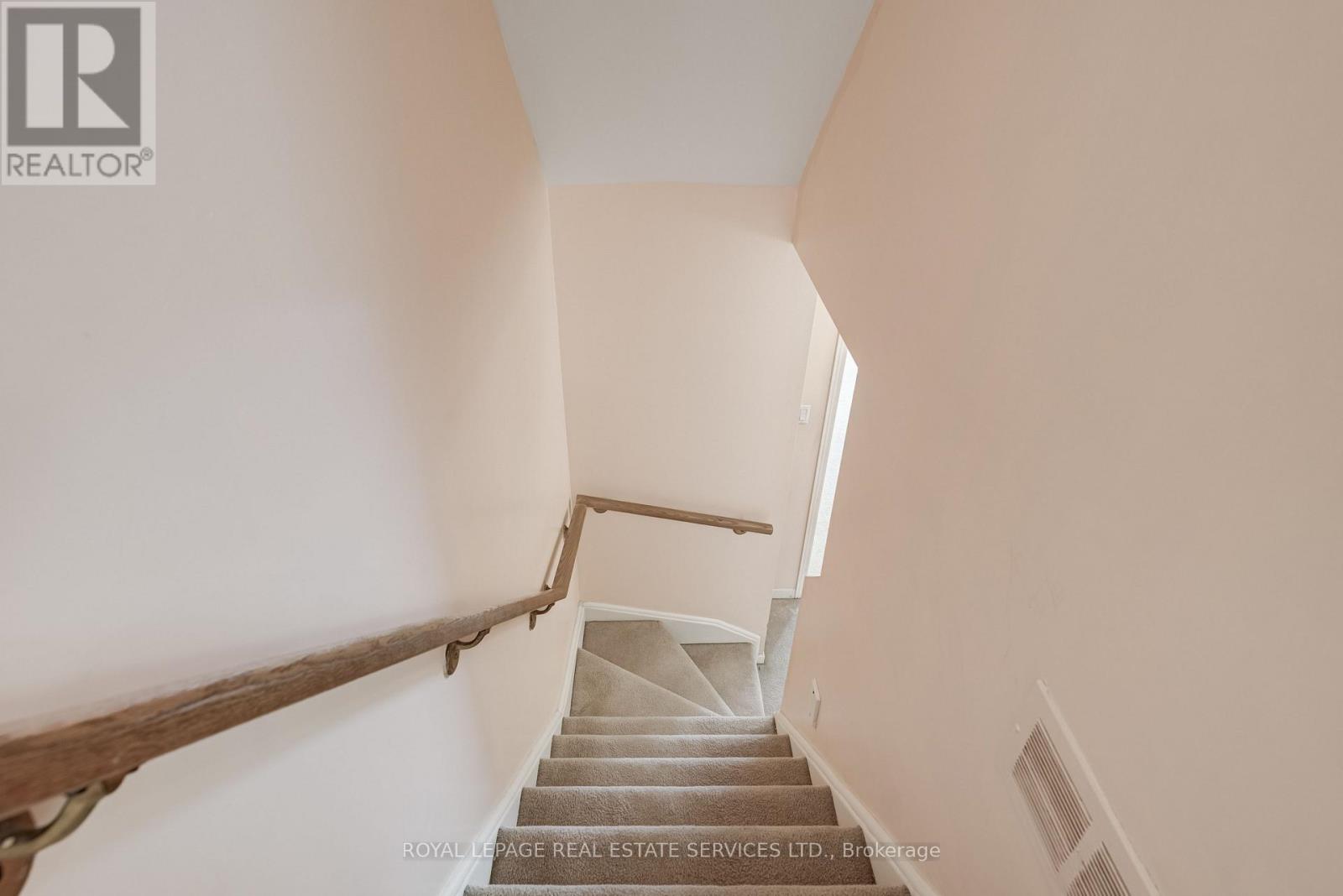 64 Arnold Avenue, Toronto, Ontario  M5A 3B2 - Photo 30 - C12474839