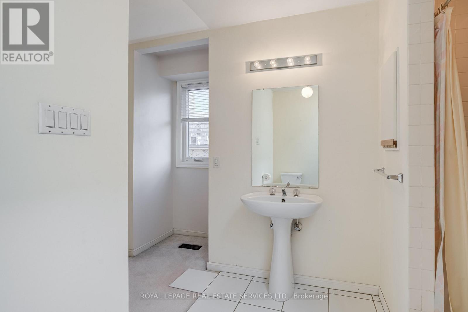 64 Arnold Avenue, Toronto, Ontario  M5A 3B2 - Photo 29 - C12474839