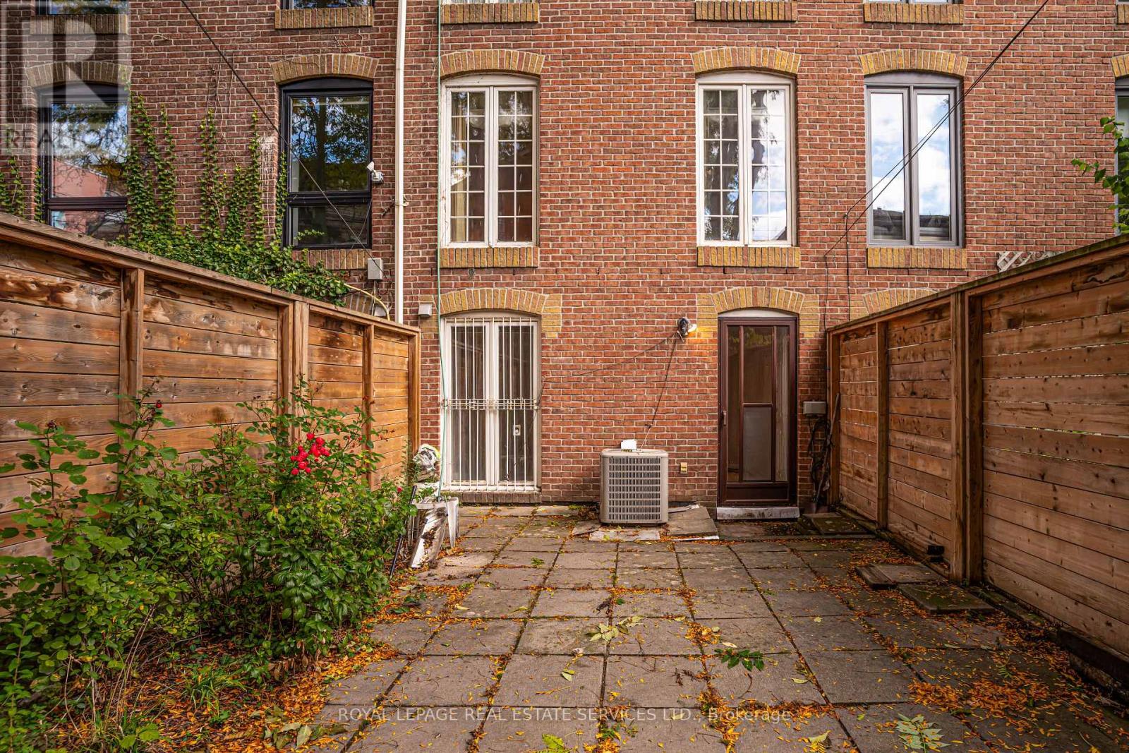 64 Arnold Avenue, Toronto, Ontario  M5A 3B2 - Photo 39 - C12474839