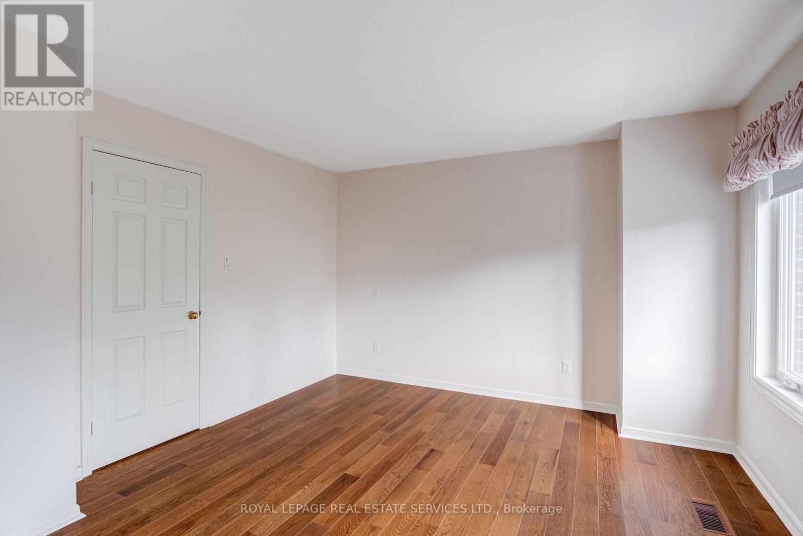 64 Arnold Avenue, Toronto, Ontario  M5A 3B2 - Photo 16 - C12474839