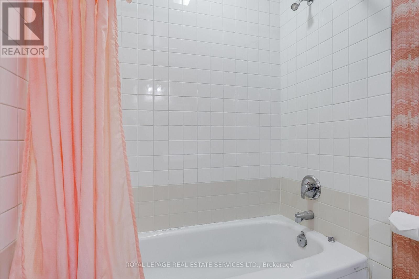 64 Arnold Avenue, Toronto, Ontario  M5A 3B2 - Photo 23 - C12474839