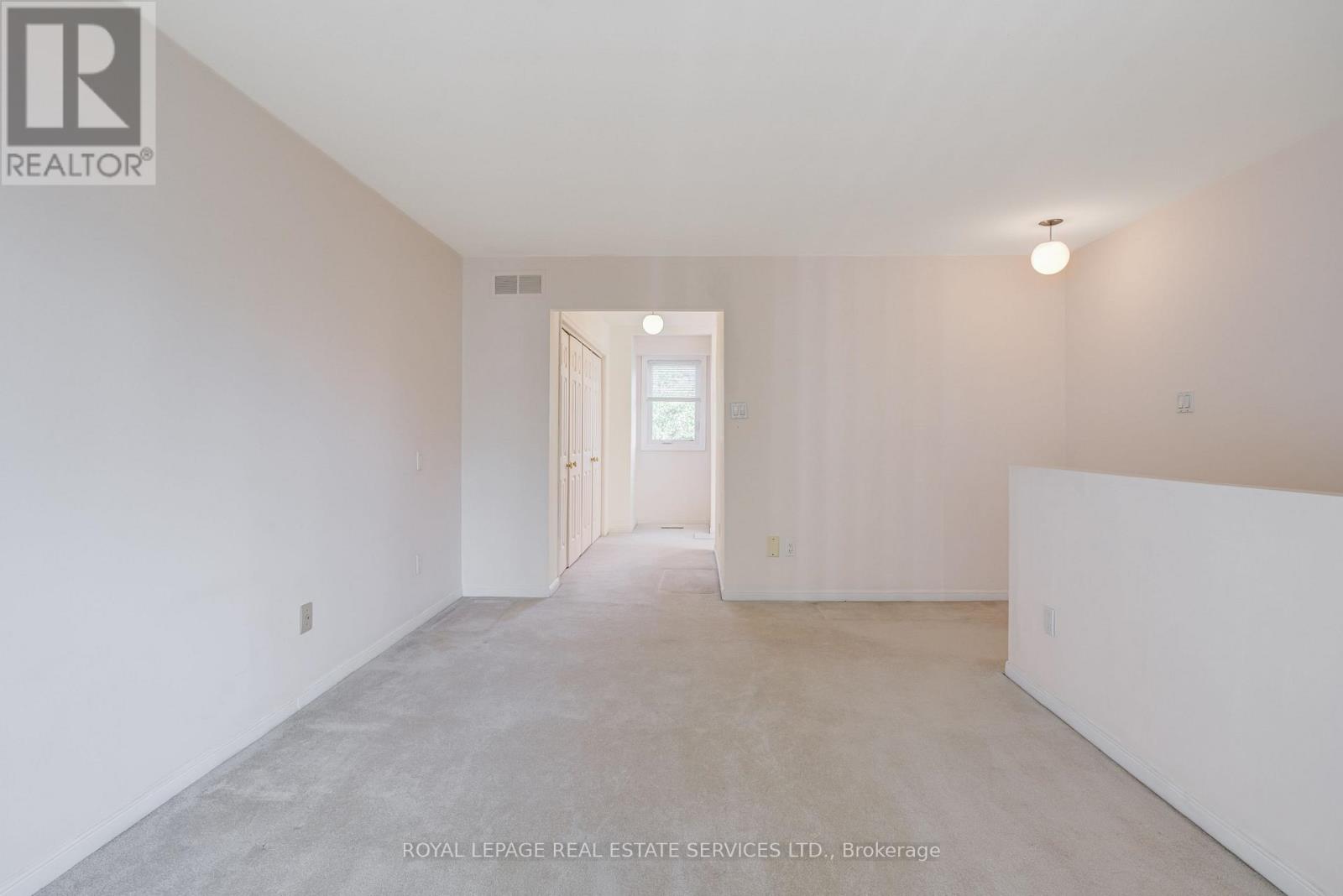 64 Arnold Avenue, Toronto, Ontario  M5A 3B2 - Photo 12 - C12474839