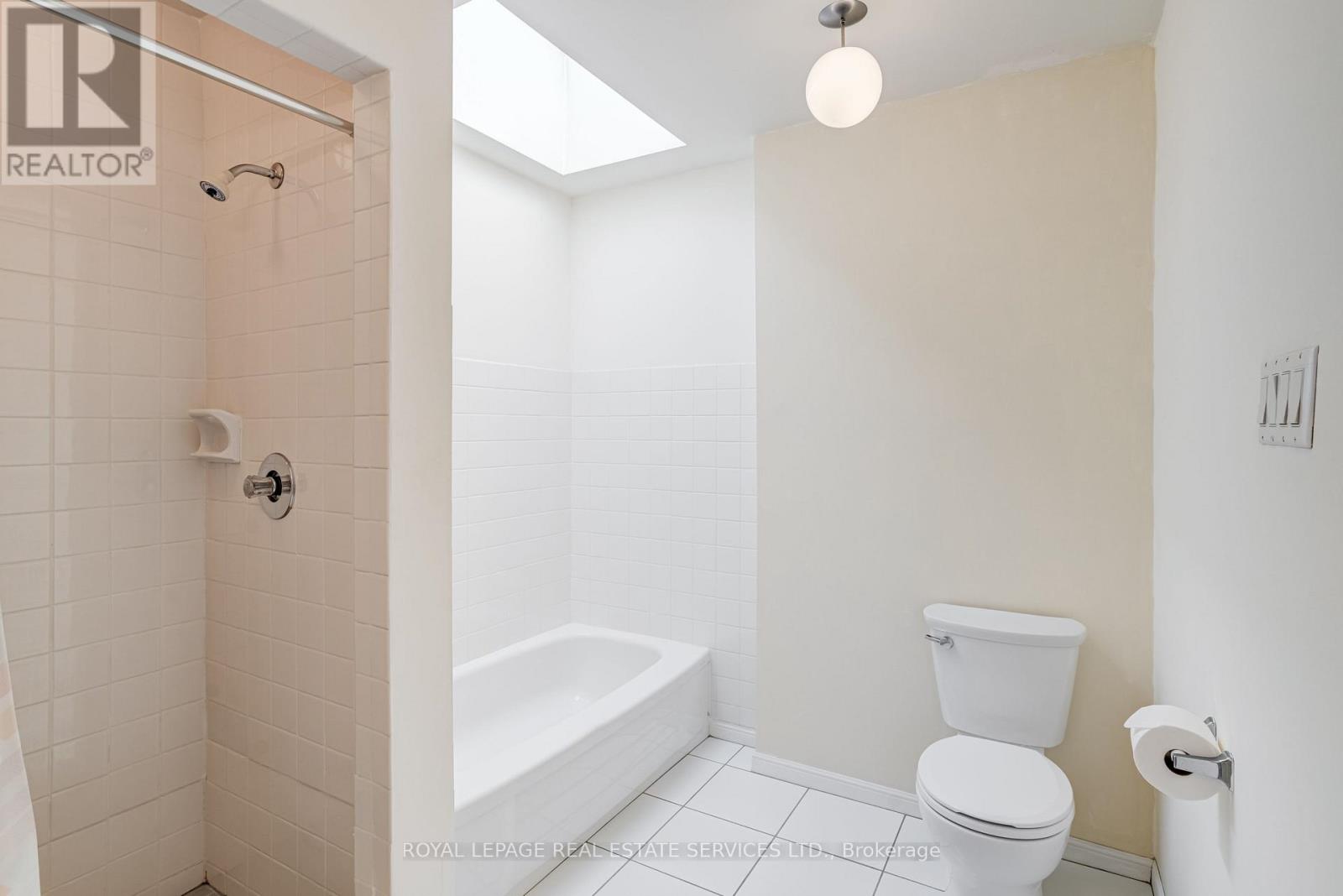 64 Arnold Avenue, Toronto, Ontario  M5A 3B2 - Photo 25 - C12474839