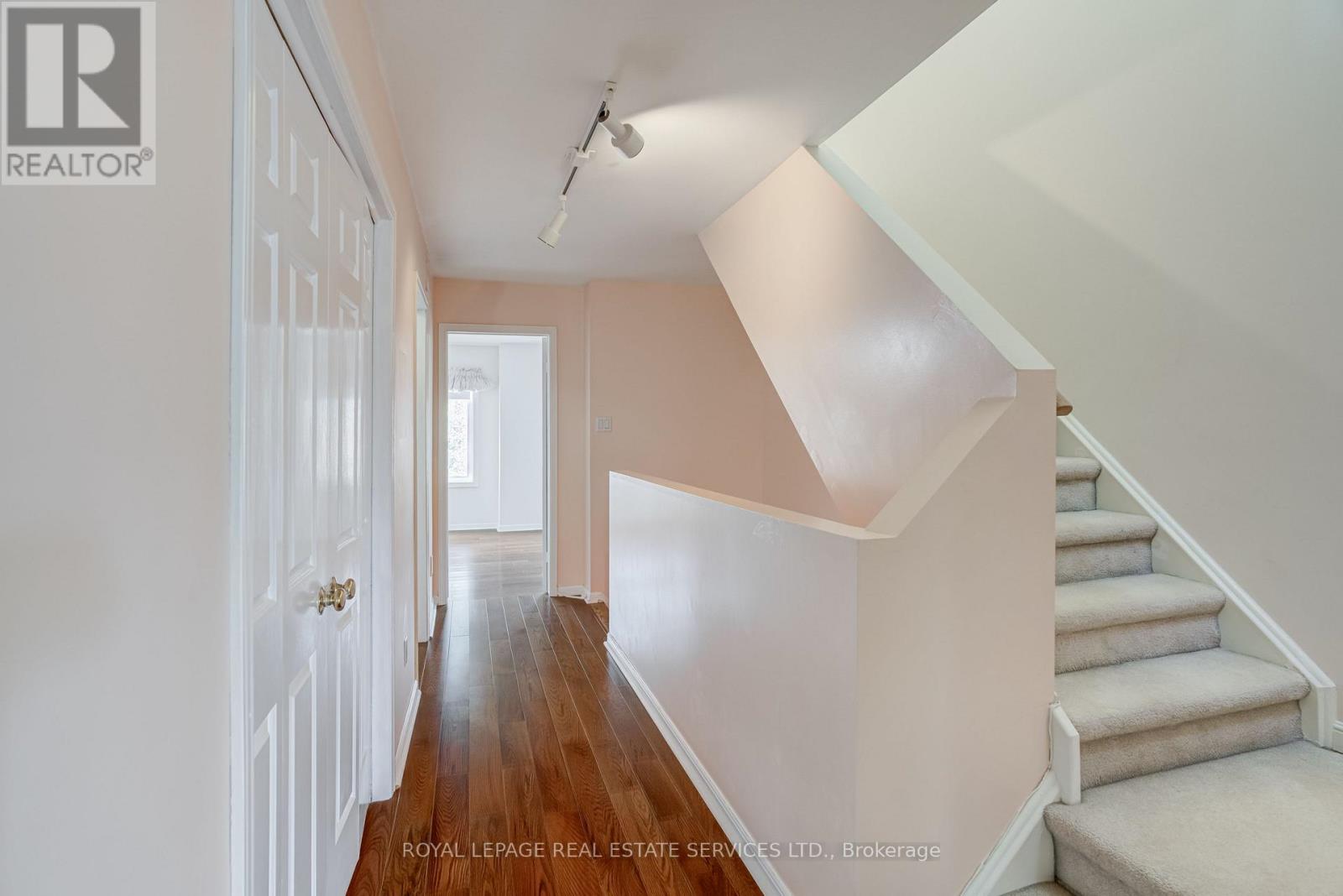 64 Arnold Avenue, Toronto, Ontario  M5A 3B2 - Photo 17 - C12474839