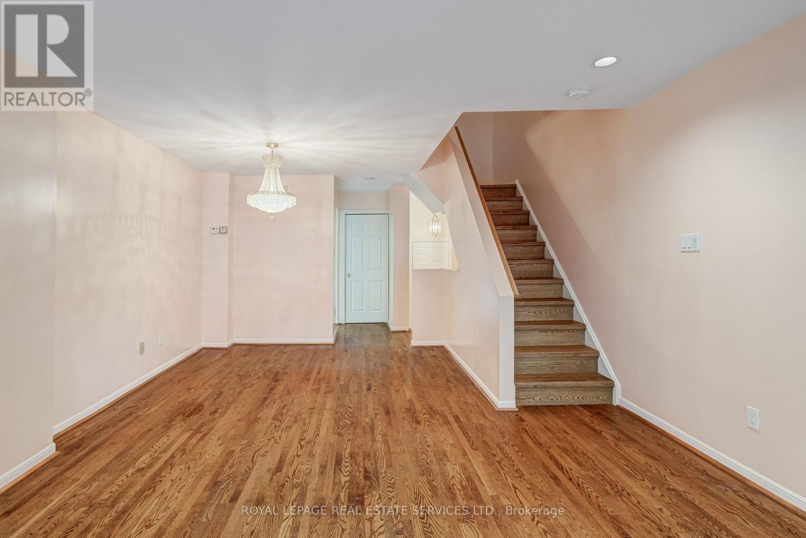 64 Arnold Avenue, Toronto, Ontario  M5A 3B2 - Photo 6 - C12474839