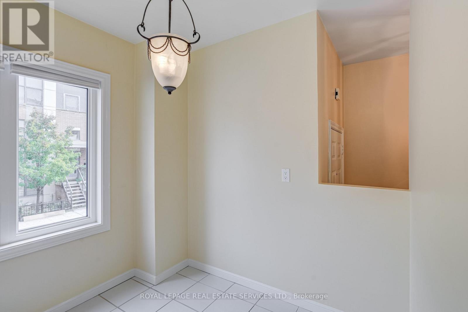64 Arnold Avenue, Toronto, Ontario  M5A 3B2 - Photo 9 - C12474839