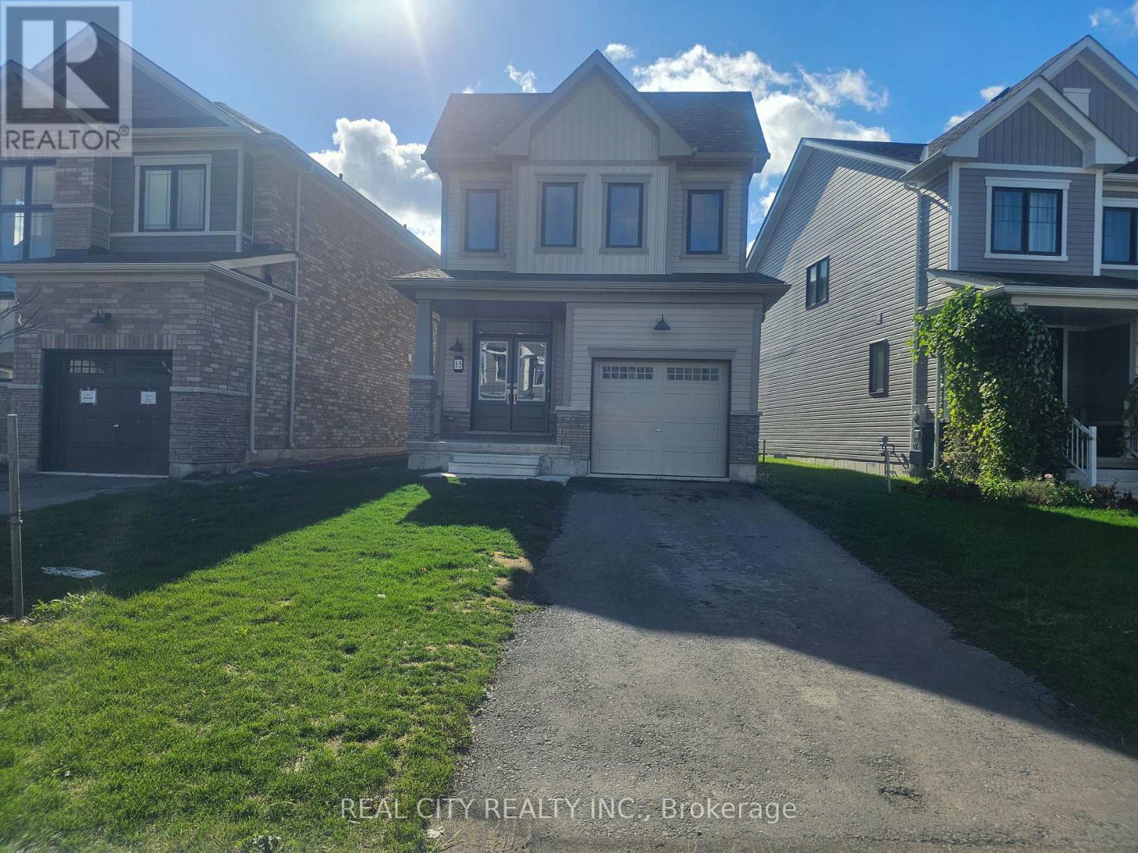 15 Rudder Road, Welland, Ontario  L3B 0M5 - Photo 2 - X12394384