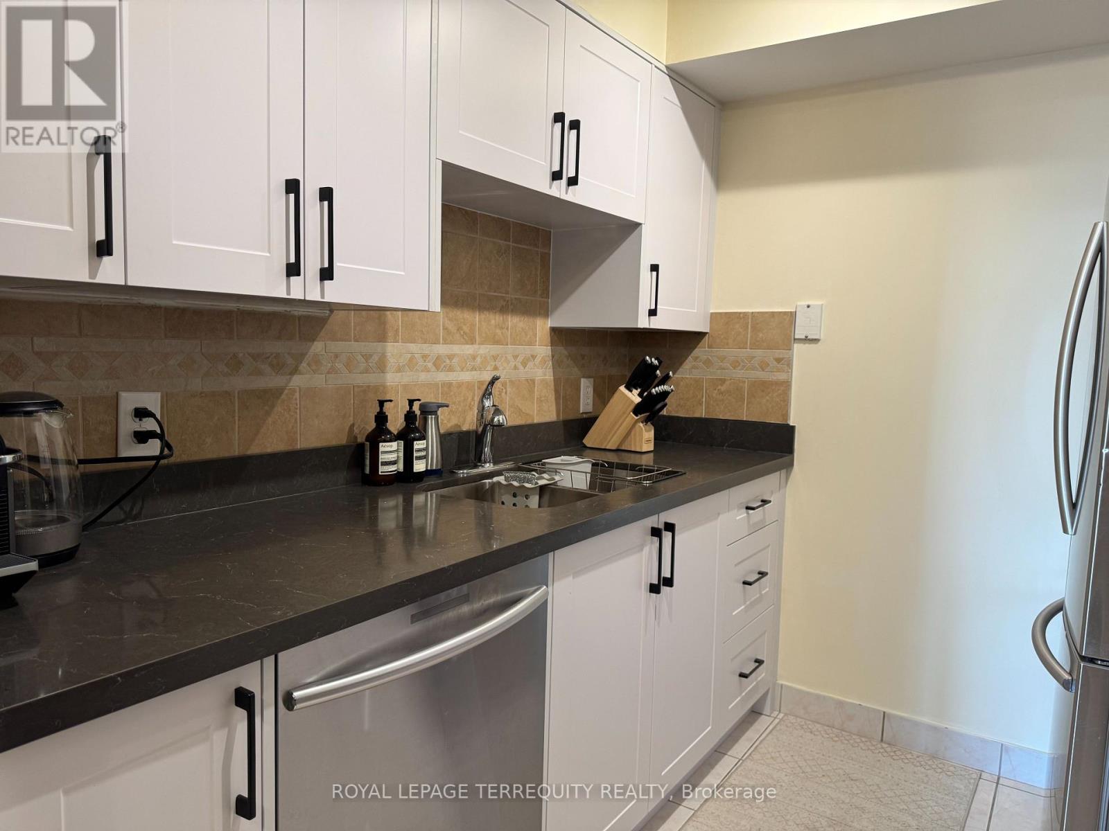 601 - 256 Doris Avenue, Toronto, Ontario  M2N 6X8 - Photo 6 - C12474531