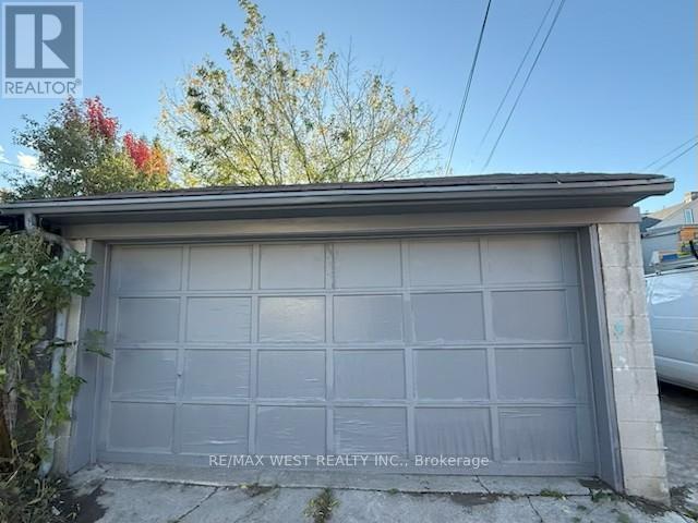 23 Clinton Street, Toronto, Ontario  M6J 2N6 - Photo 3 - C12445416