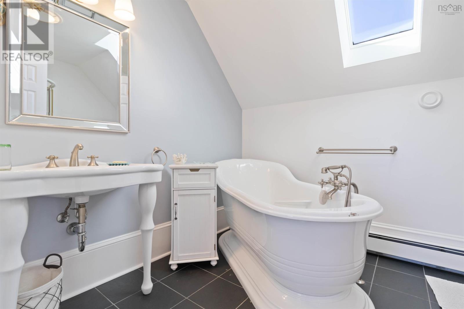 157 The Point Road, Blue Rocks, Nova Scotia  B0J 2C0 - Photo 31 - 202526324