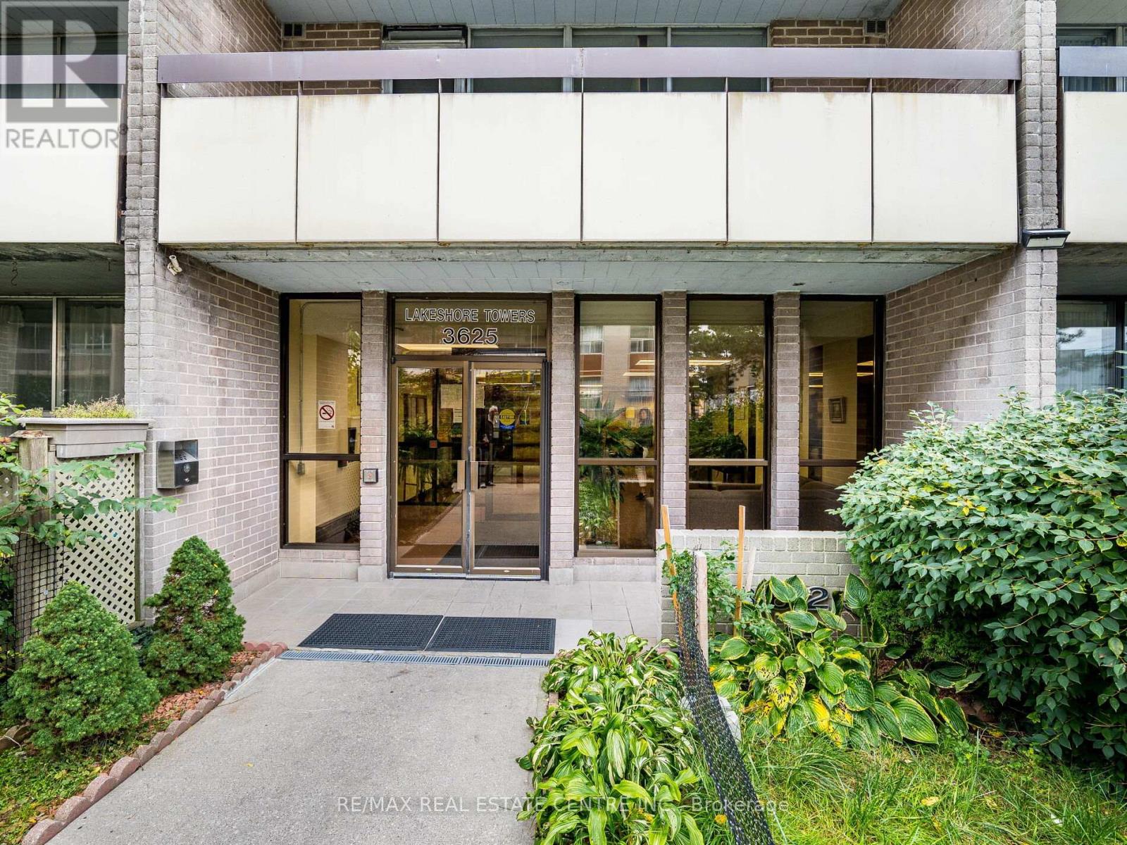 Ph4/604 - 3625 Lakeshore Boulevard, Toronto, Ontario  M8W 4W2 - Photo 3 - W12472779