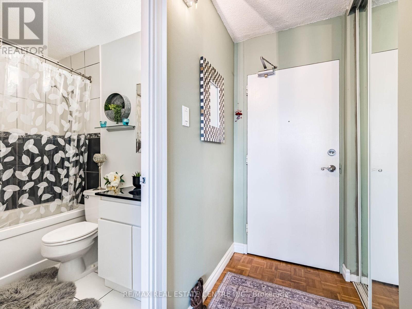 Ph4/604 - 3625 Lakeshore Boulevard, Toronto, Ontario  M8W 4W2 - Photo 10 - W12472779