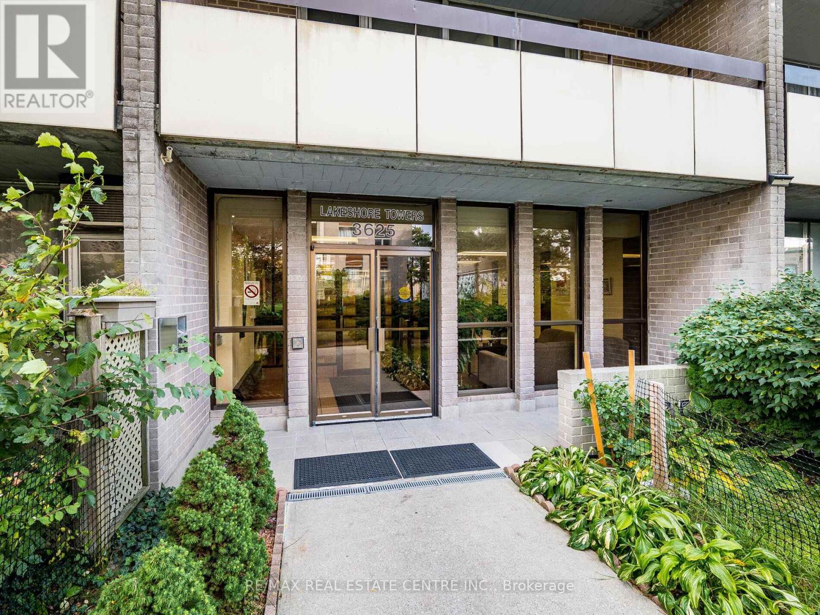 Ph4/604 - 3625 Lakeshore Boulevard, Toronto, Ontario  M8W 4W2 - Photo 2 - W12472779