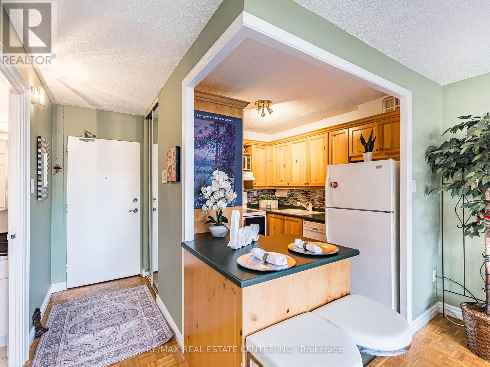 Ph4/604 - 3625 Lakeshore Boulevard, Toronto, Ontario  M8W 4W2 - Photo 12 - W12472779