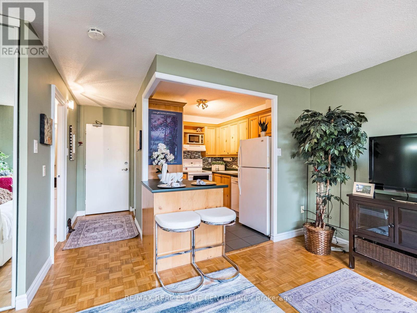 Ph4/604 - 3625 Lakeshore Boulevard, Toronto, Ontario  M8W 4W2 - Photo 27 - W12472779