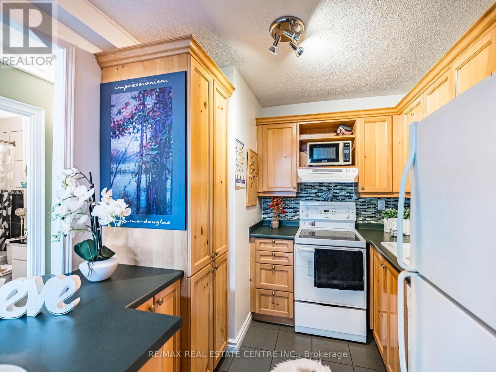 Ph4/604 - 3625 Lakeshore Boulevard, Toronto, Ontario  M8W 4W2 - Photo 36 - W12472779