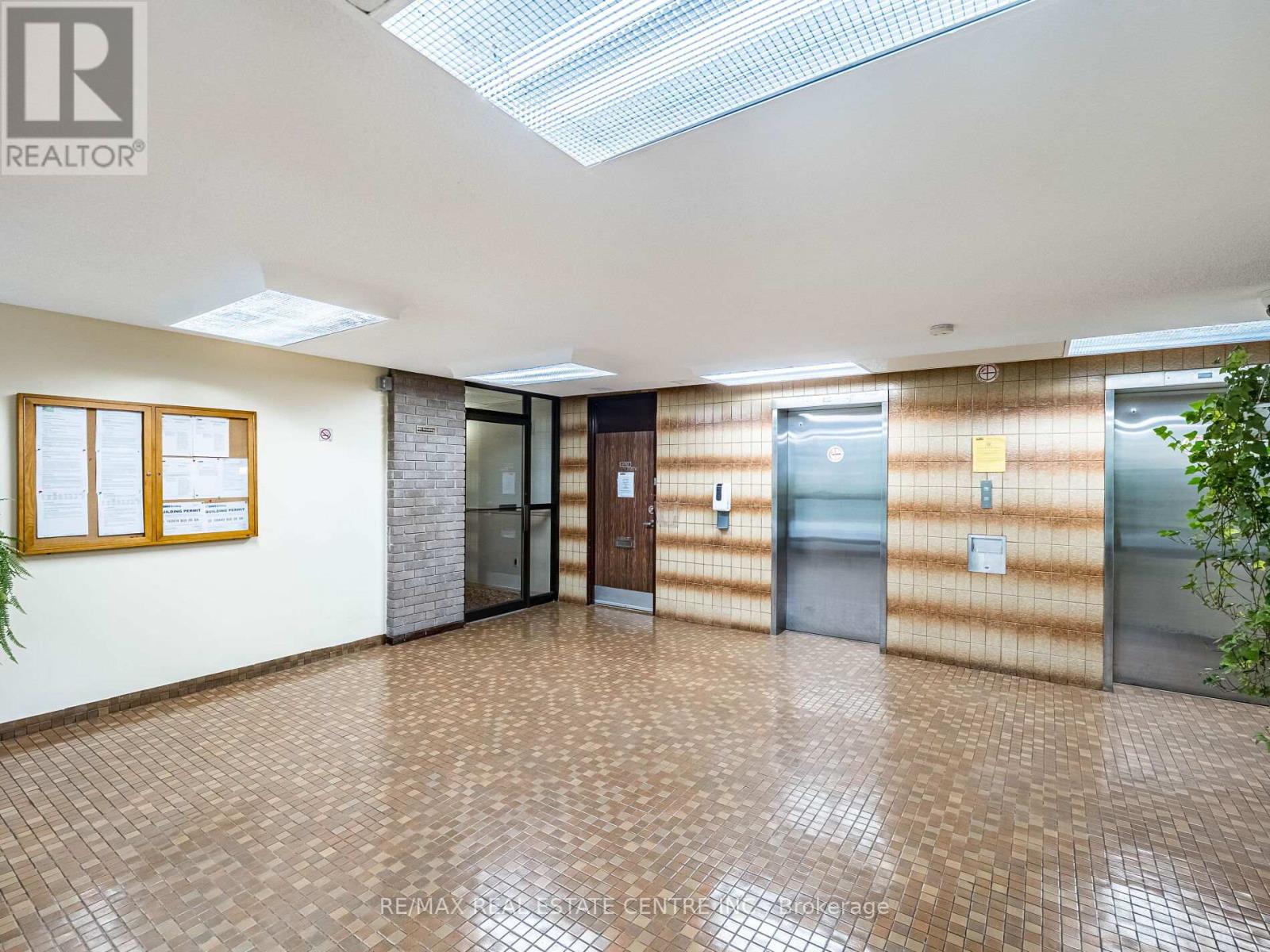 Ph4/604 - 3625 Lakeshore Boulevard, Toronto, Ontario  M8W 4W2 - Photo 4 - W12472779