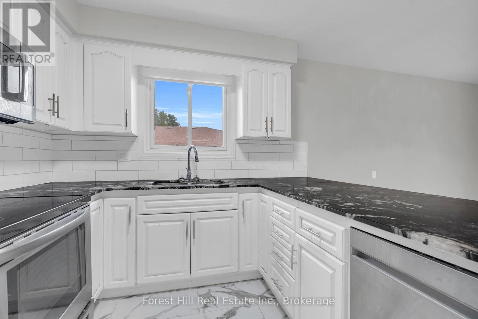 35 Shaftsbury Drive, Kitchener, Ontario  N2A 1N4 - Photo 11 - X12475532