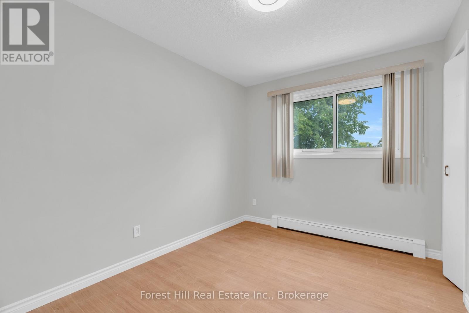35 Shaftsbury Drive, Kitchener, Ontario  N2A 1N4 - Photo 18 - X12475532