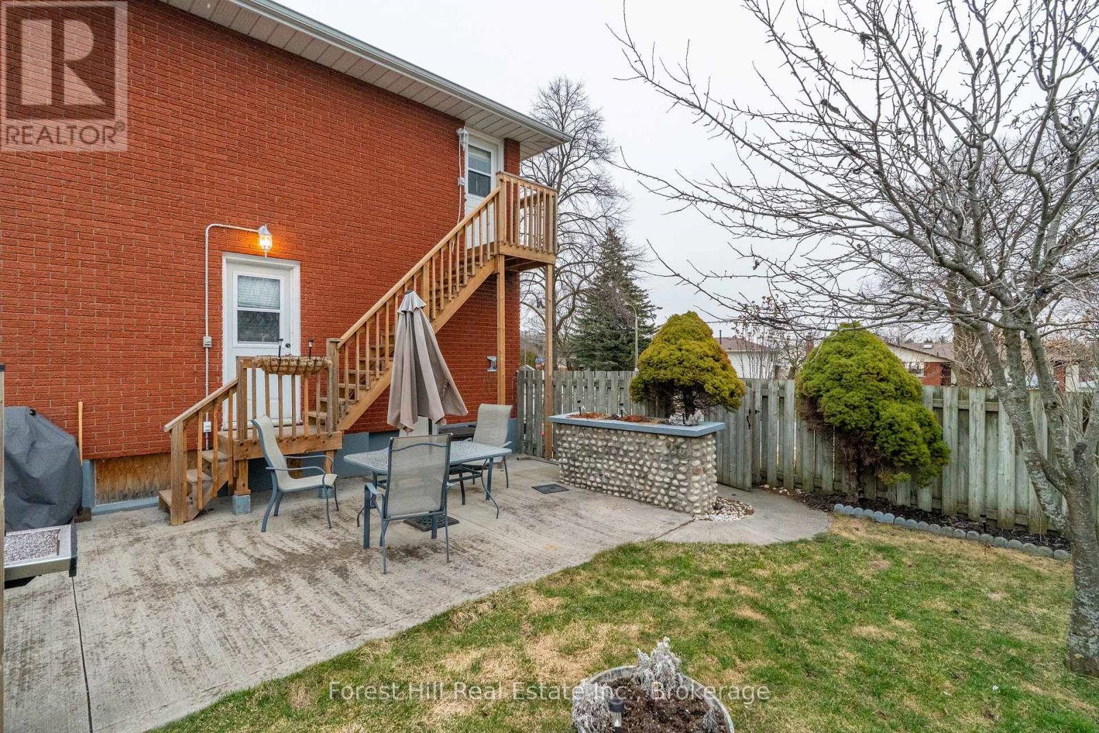 35 Shaftsbury Drive, Kitchener, Ontario  N2A 1N4 - Photo 31 - X12475532
