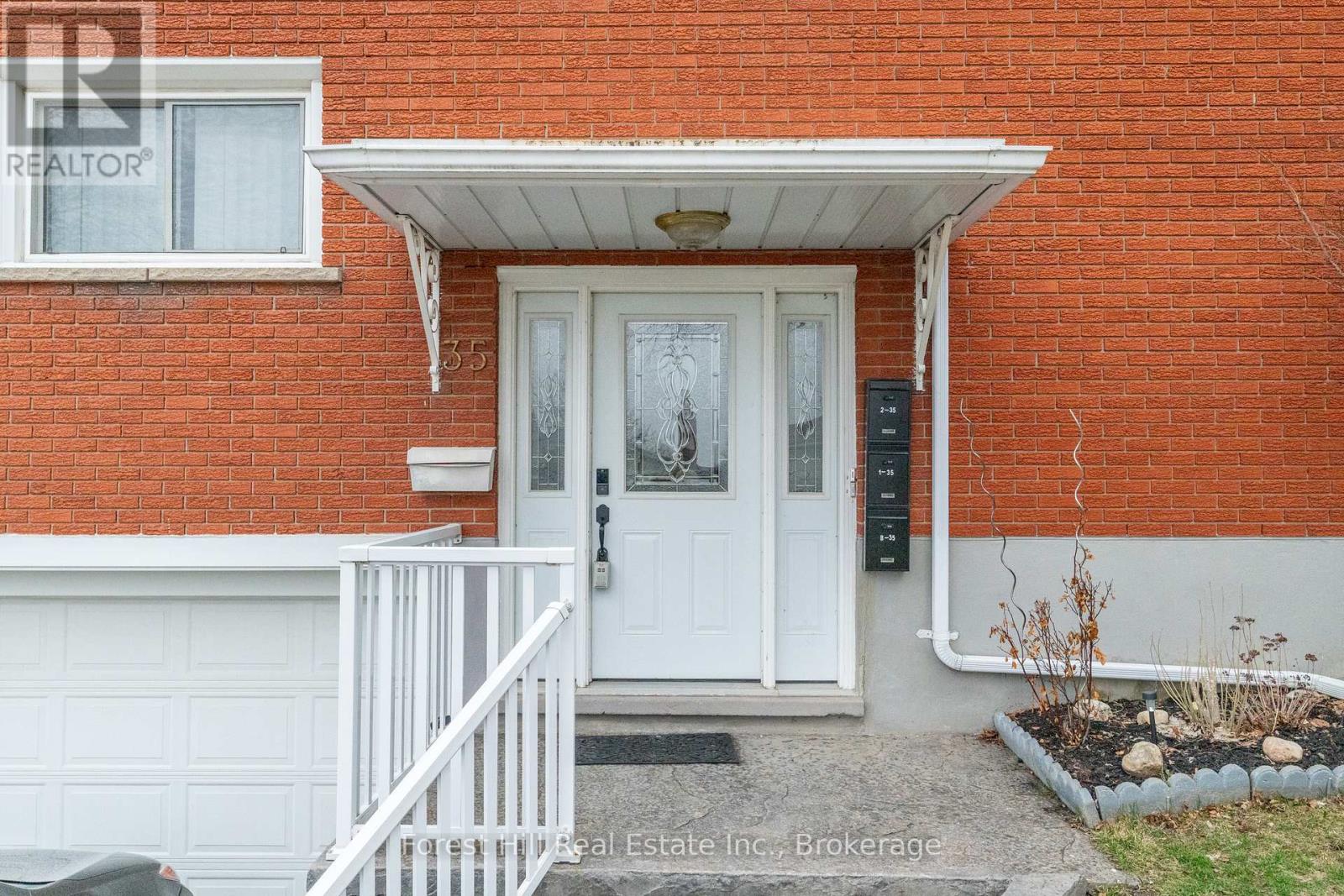 35 Shaftsbury Drive, Kitchener, Ontario  N2A 1N4 - Photo 5 - X12475532