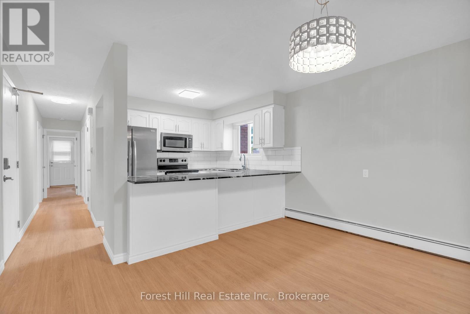 35 Shaftsbury Drive, Kitchener, Ontario  N2A 1N4 - Photo 8 - X12475532