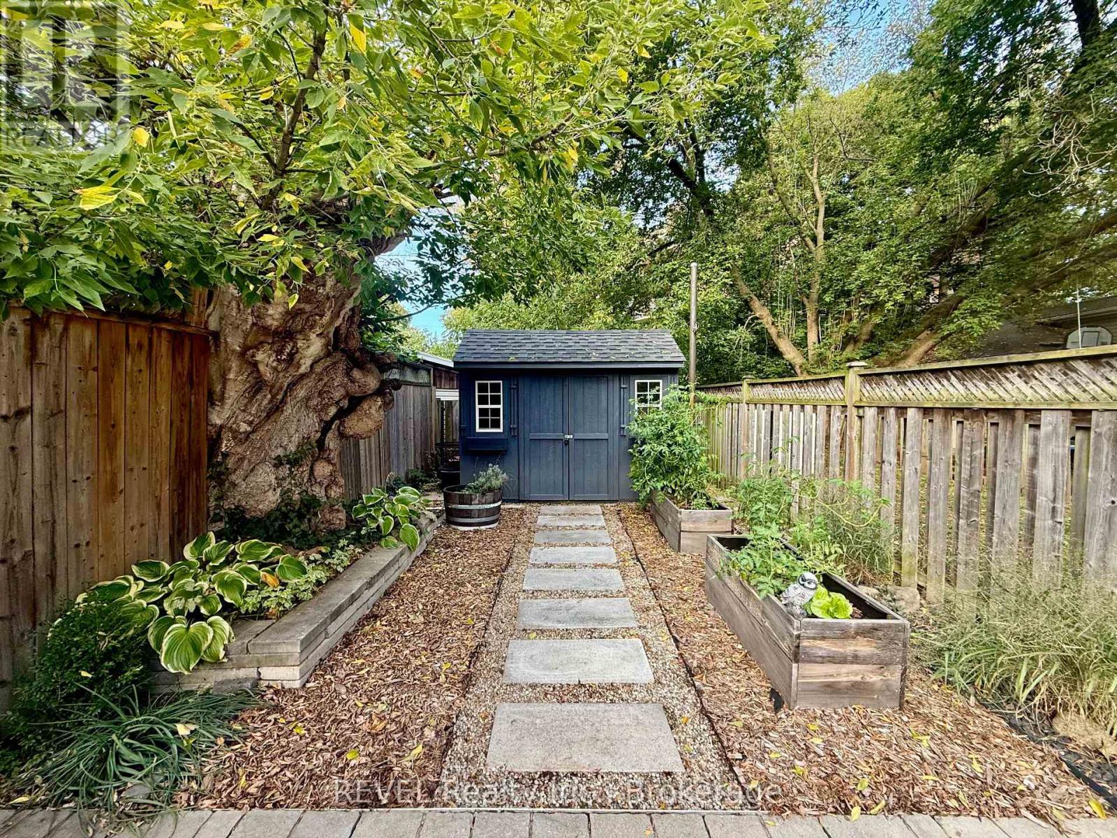 48 1/2 Wellington Street, St. Catharines, Ontario  L2R 5R1 - Photo 17 - X12470493