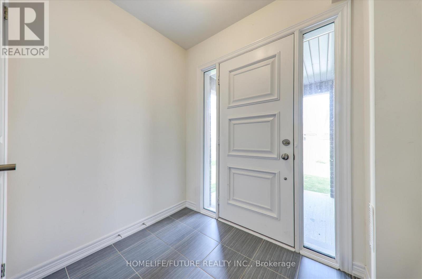1130 Baltic Lane, Pickering, Ontario  L1X 0G9 - Photo 4 - E12475105