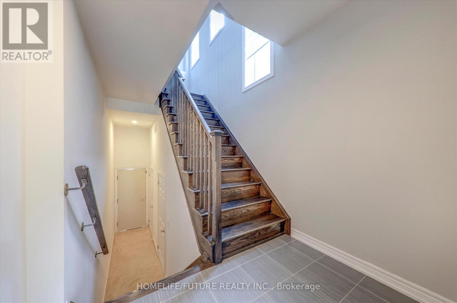 1130 Baltic Lane, Pickering, Ontario  L1X 0G9 - Photo 5 - E12475105