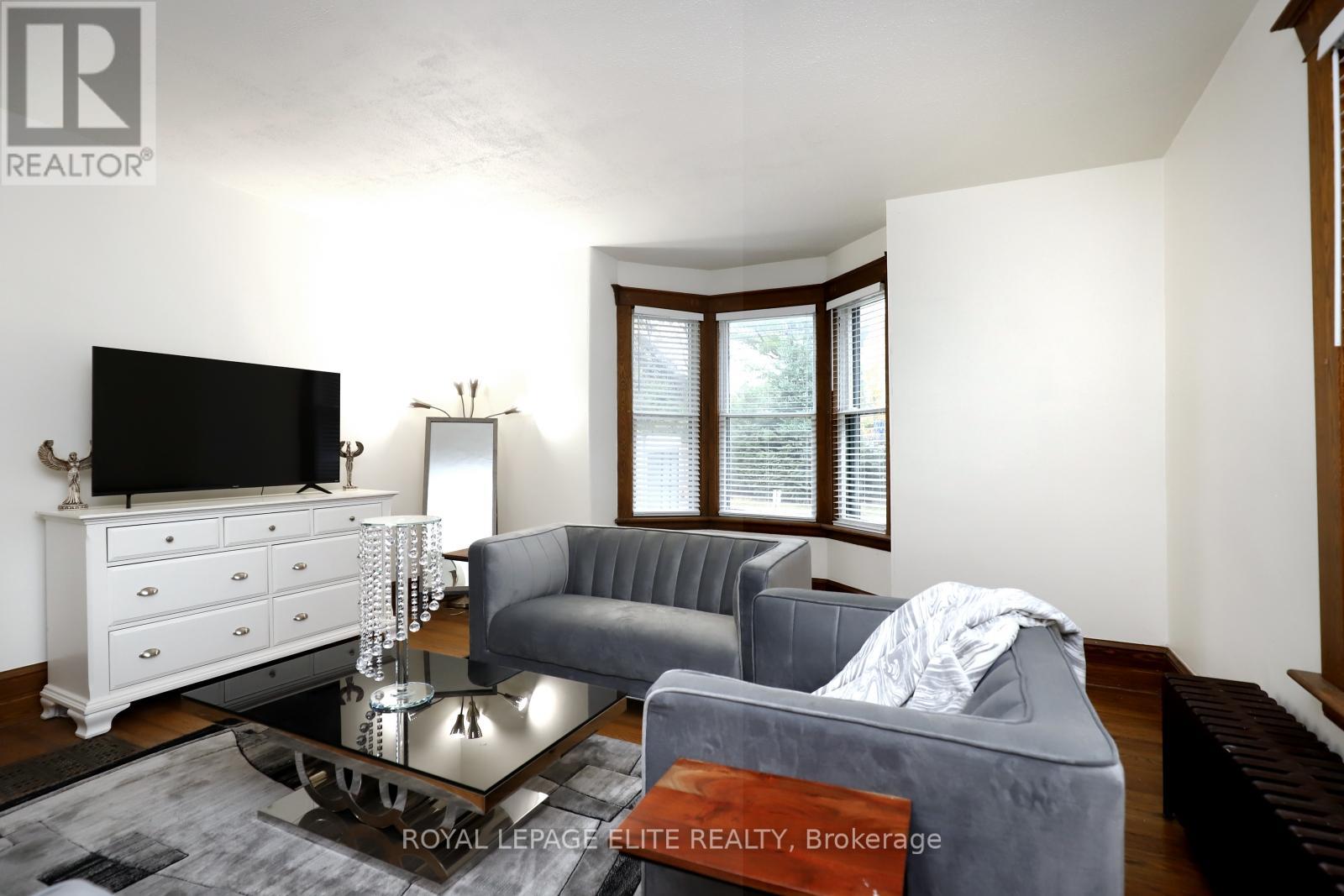 18-20 Reuben Street, Aurora, Ontario  L4G 2M2 - Photo 7 - N12465218