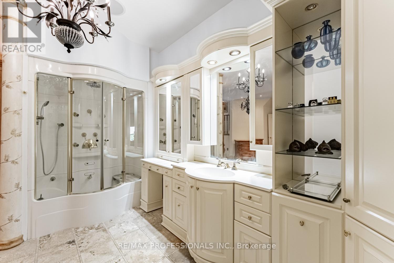 2239 Rosegate Drive, Mississauga, Ontario  L1W 3K3 - Photo 21 - W12438261