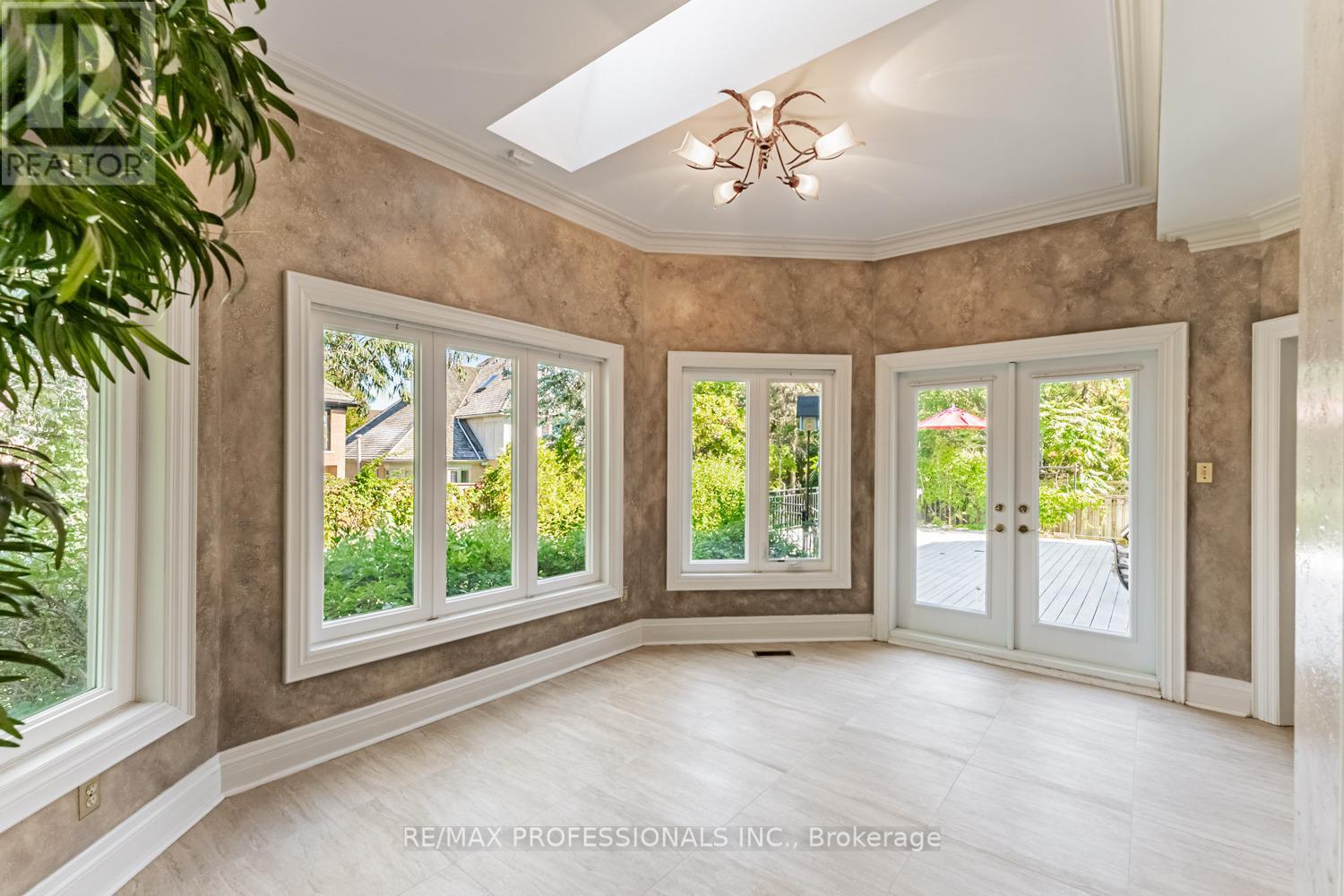 2239 Rosegate Drive, Mississauga, Ontario  L1W 3K3 - Photo 12 - W12438261