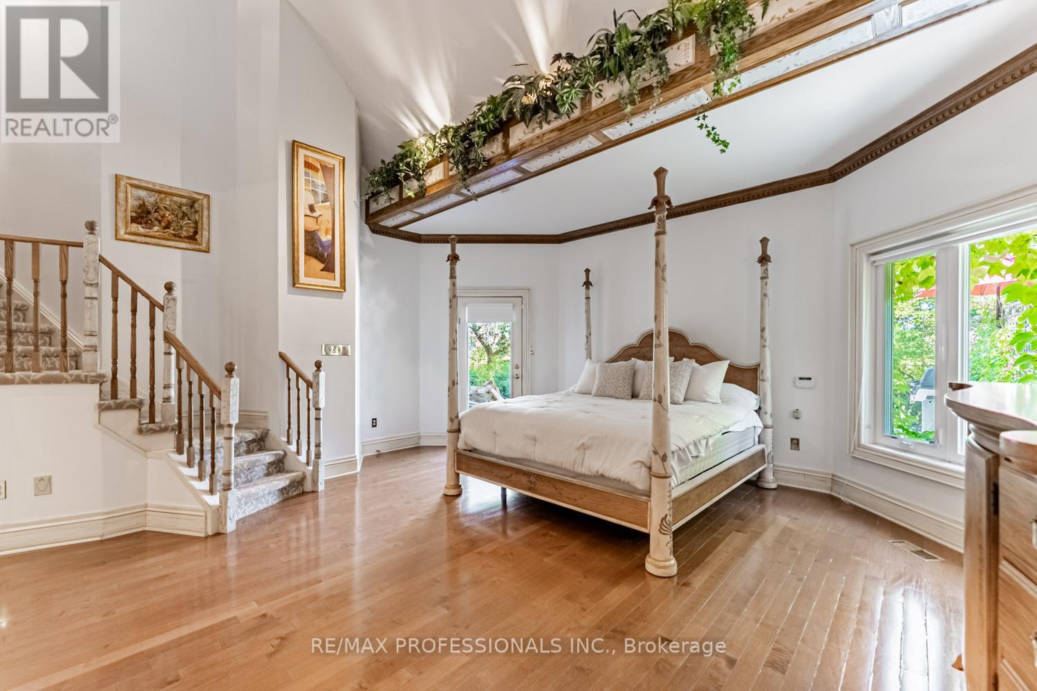 2239 Rosegate Drive, Mississauga, Ontario  L1W 3K3 - Photo 18 - W12438261