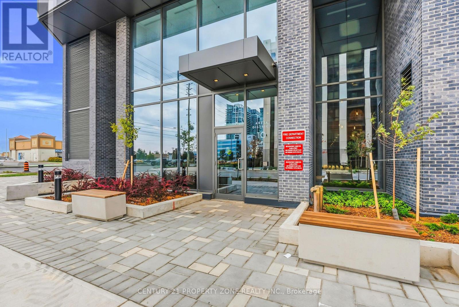 1619 - 10 Abeja Street, Vaughan (Concord), Ontario  L4K 0R4 - Photo 2 - N12457846