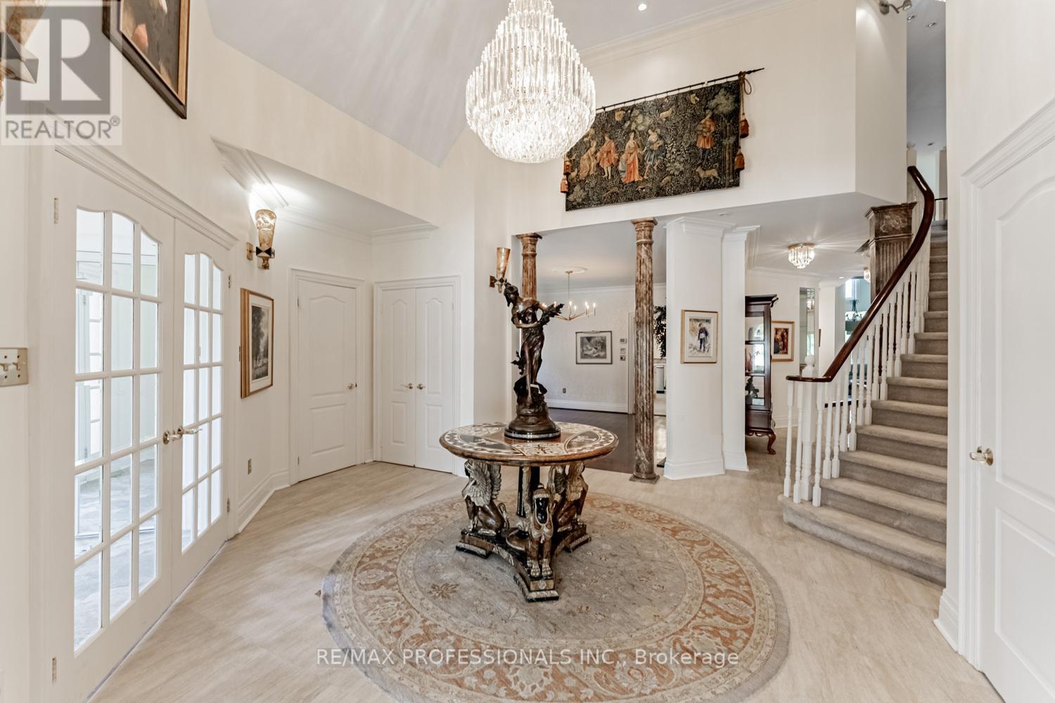 2239 Rosegate Drive, Mississauga, Ontario  L1W 3K3 - Photo 2 - W12438261