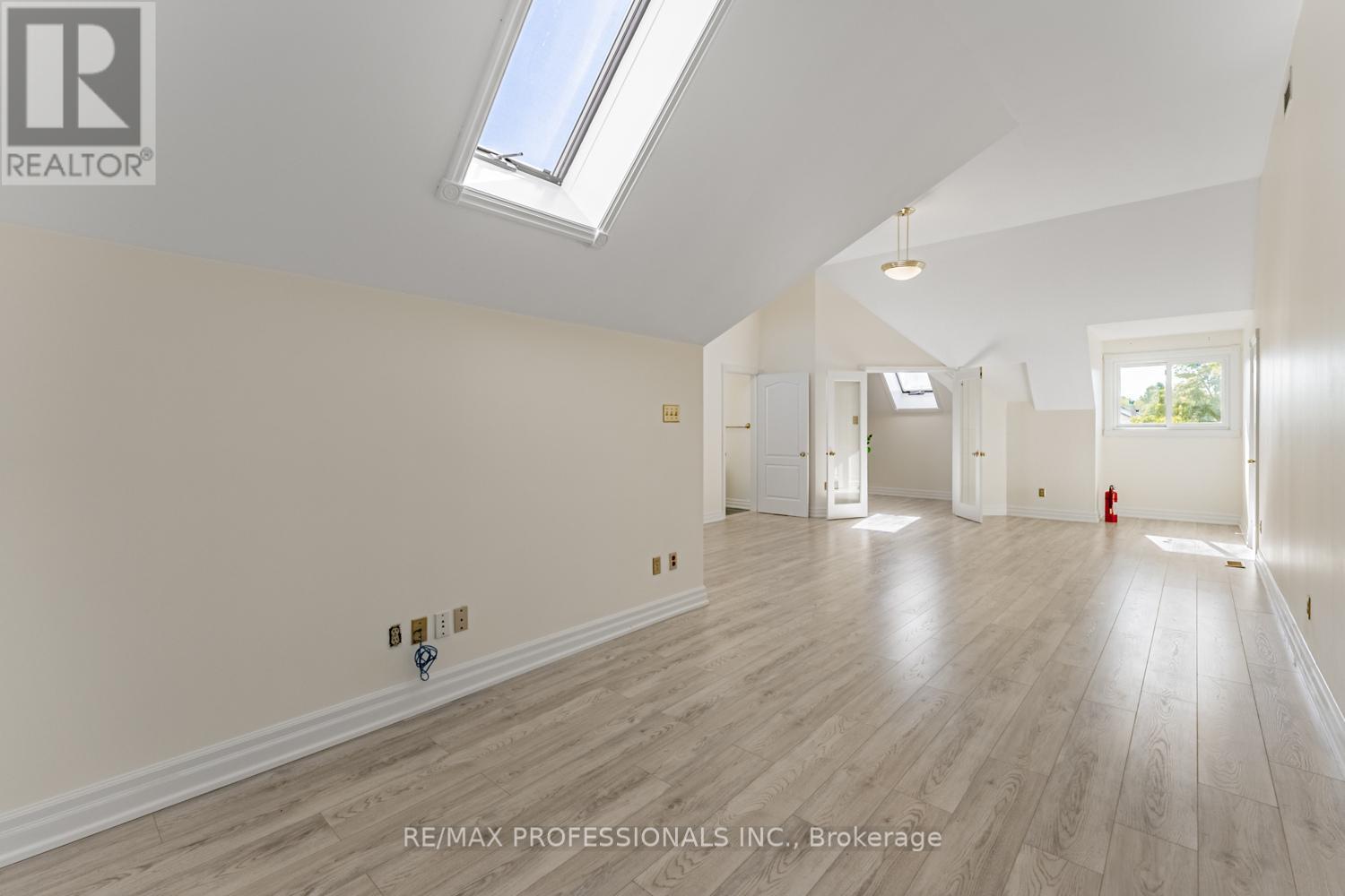 2239 Rosegate Drive, Mississauga, Ontario  L1W 3K3 - Photo 37 - W12438261