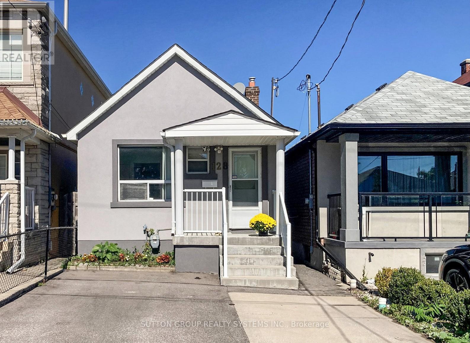 128 NORTHLAND AVENUE, Toronto, Ontario