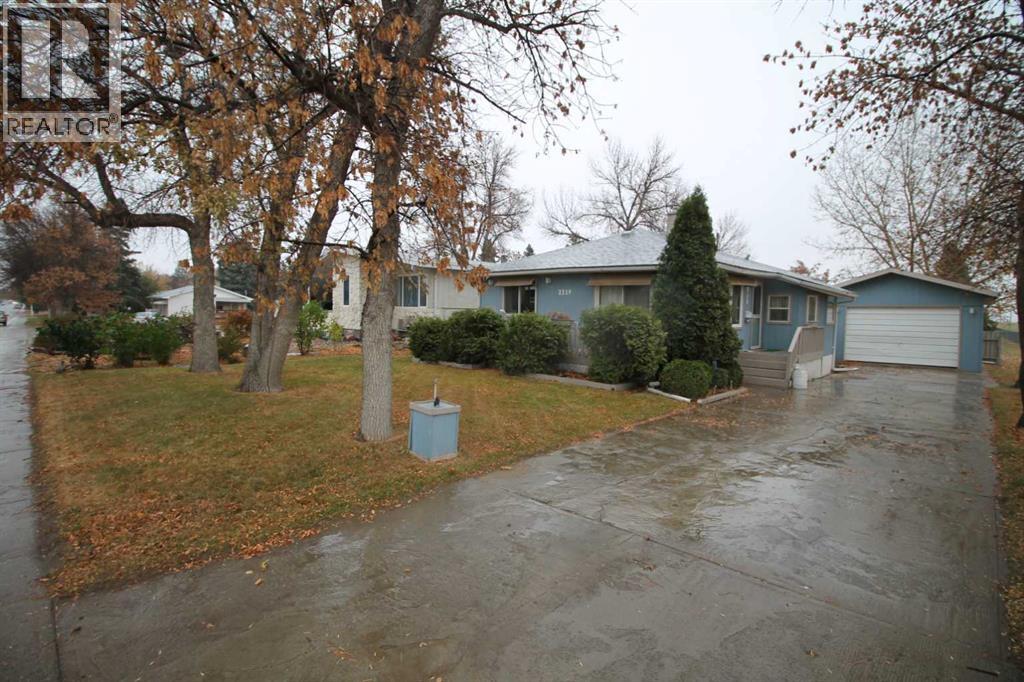 2319 17 Street, Coaldale, Alberta  T1M 1E2 - Photo 2 - A2265236